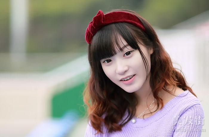 有一个呆萌的女生,大学里的可爱憨憨女孩