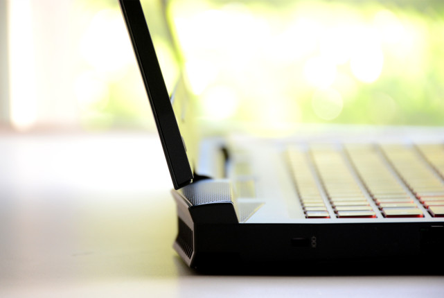 联想拯救者15能运行大型游戏吗,联想拯救者y7000和戴尔游匣15