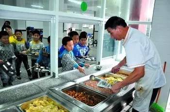 通报燃放礼花弹造成多人被崩伤车受损嫌疑人被刑拘