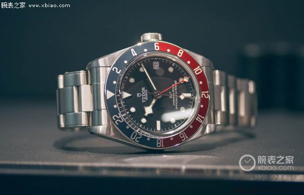 帝舵小红花和红蓝圈哪个保值,买劳力士绿灰搭配什么帝舵