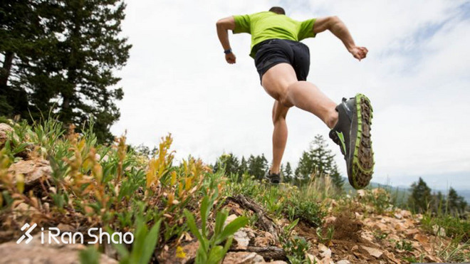 耐克亚瑟士联名跑鞋,一周运动新品春日跑鞋打响技术战