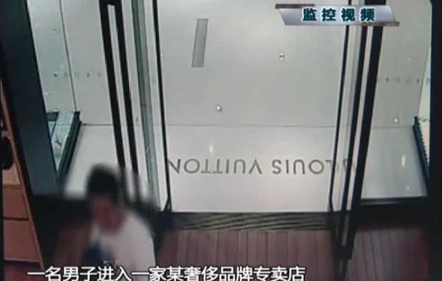 男子买lv怀疑是假货,男子花128买lv包买到假货