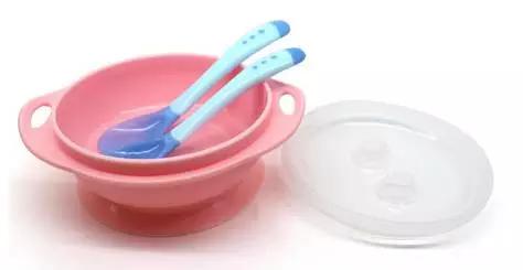 宝宝自己吃饭勺子老是翻过来,宝宝吃饭碗翻了