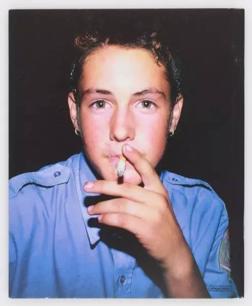 你难道还在用有色眼镜看女烟民？