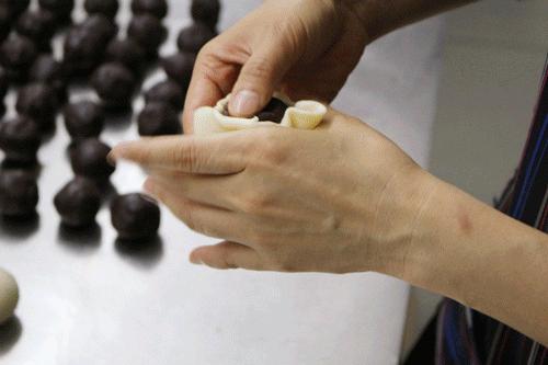 有什么事是一顿美食解决不了,有什么事情是一杯酒解决不了