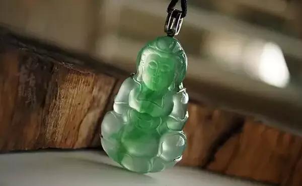 翡翠吊坠怎样选才最好,翡翠吊坠怎么挑款式