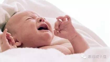 宝宝睡觉含着母乳不放怎么办,宝宝睡觉不放奶瓶吸两口