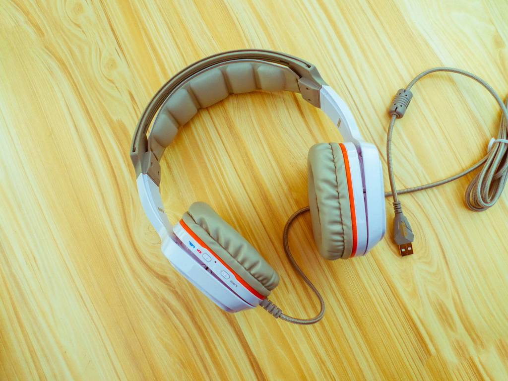 电竞耳机入门款推荐,西伯利亚电竞耳机推荐