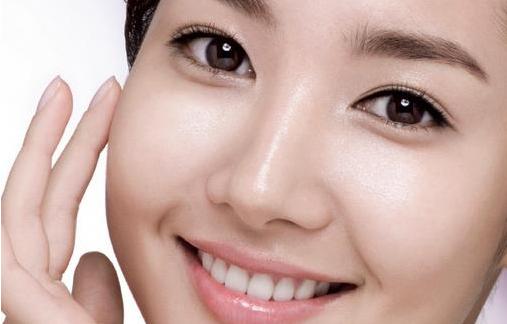 眼角雀斑要怎么消除,最近眼角长了雀斑是怎么回事