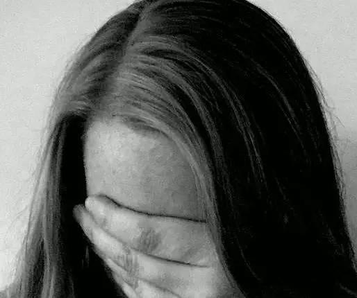 姑娘被凌辱之后分享整个过程和故事