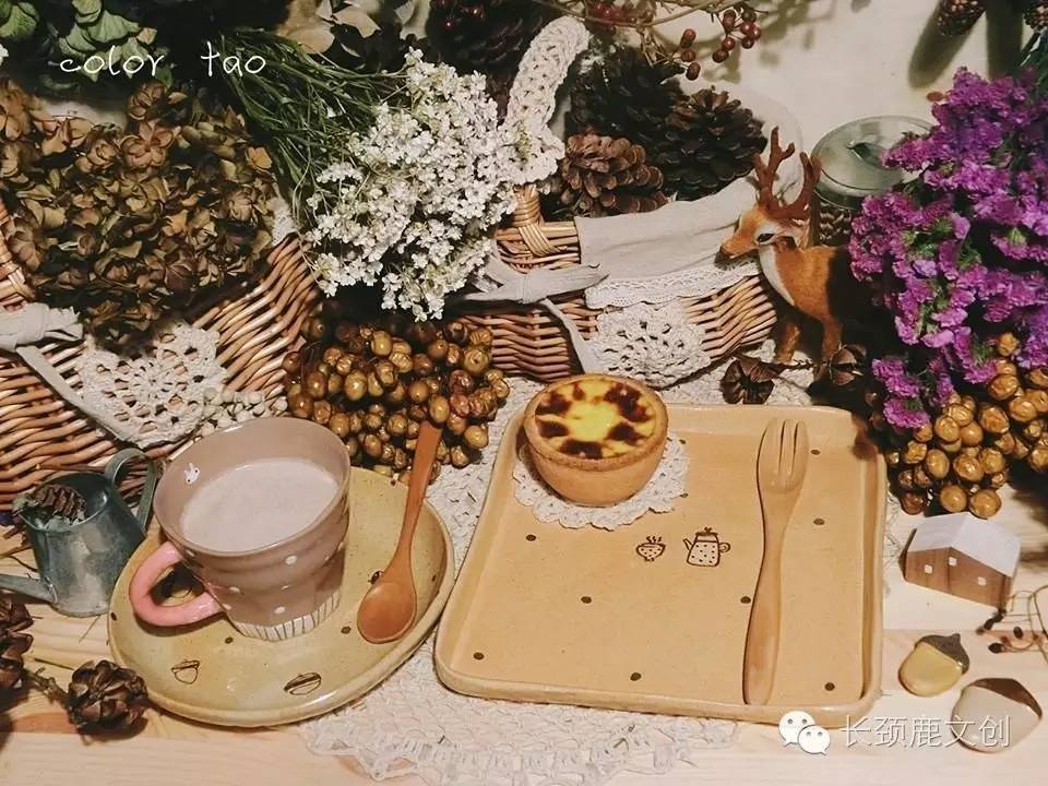 别拦我，我要吃了那些餐具