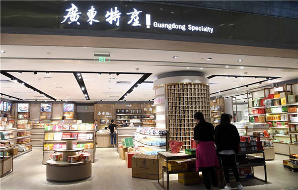 首航乘客,机场t2航站楼正式启用