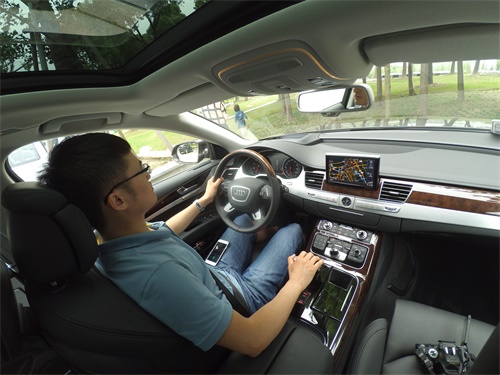 一切为了老板,2022奥迪a8l霍希版试驾视频