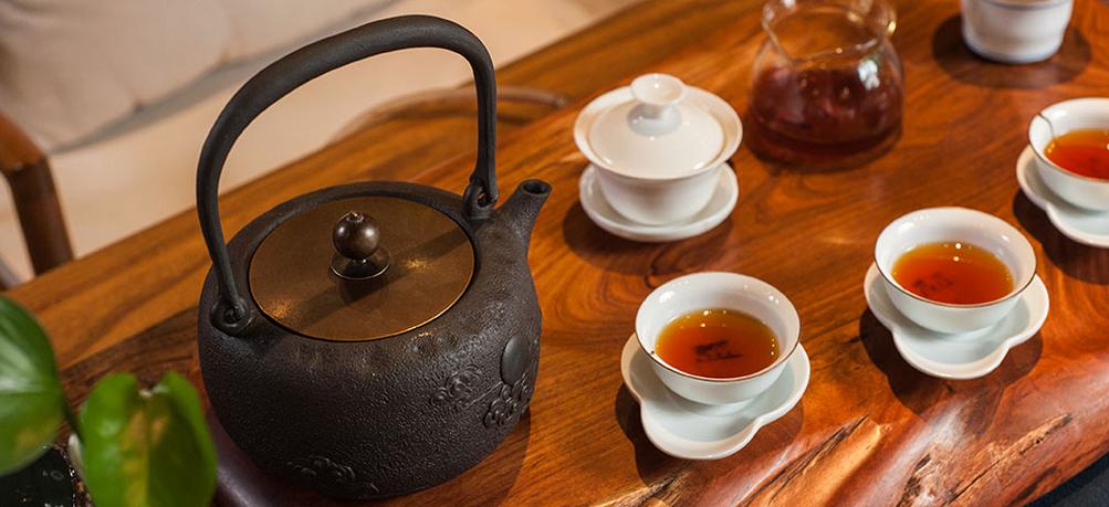 器为茶之父如何挑选最合适的茶具,岩茶用铁壶冲泡方法