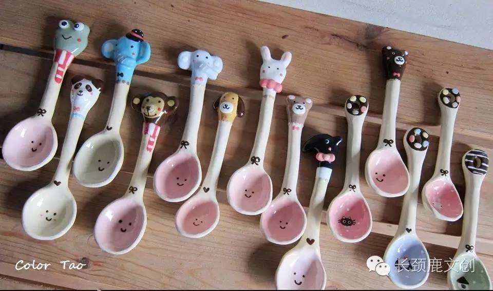 别拦我，我要吃了那些餐具