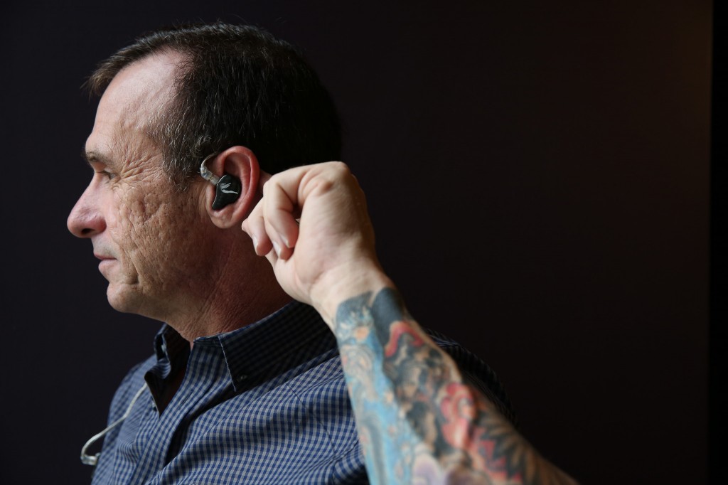 监听耳机的音质和普通耳机的区别,适合监听和听歌的耳机