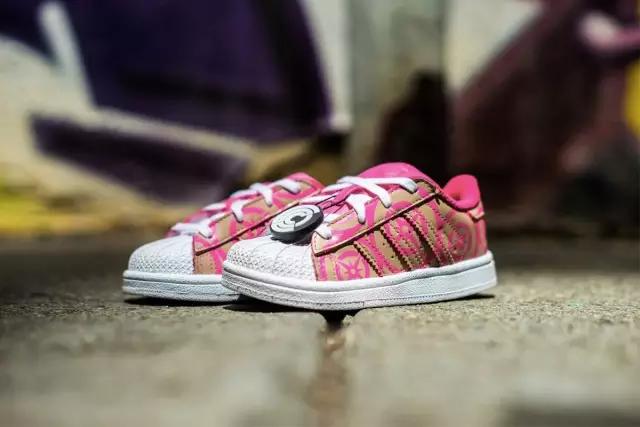 这好几双球鞋，等你拆了包装穿回家