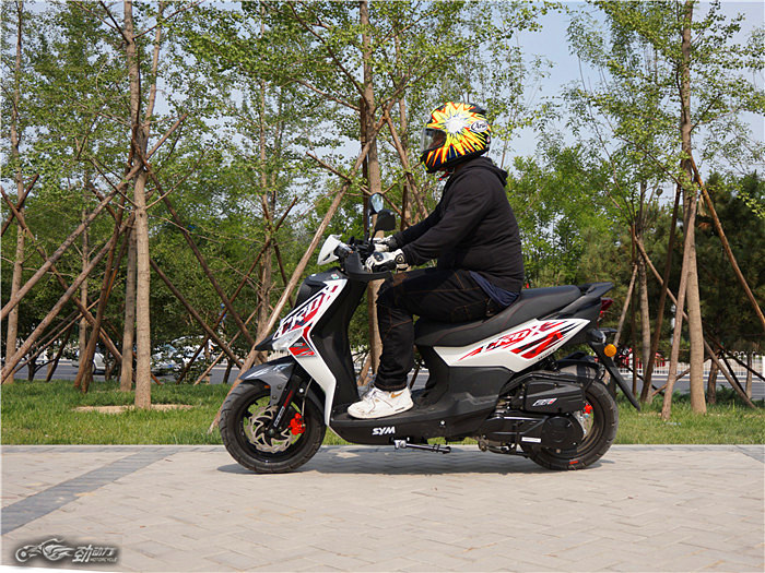 城市通勤利器摩托车,城市穿梭利器的视频