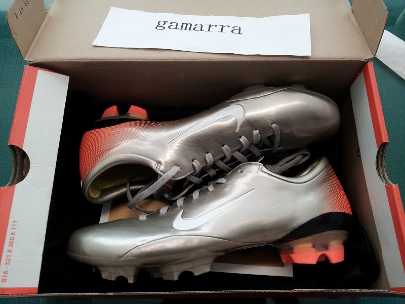 耐克足球鞋刺客纪念款解析,耐克足球鞋刺客进化史