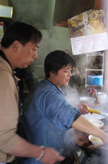 老婆天天玩手机该怎么办,老婆每天晚上玩手机到深夜怎么办