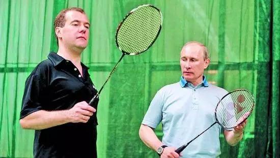 打羽毛球时如何正确发力,打羽毛球如何做好提前预判视频