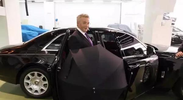 劳斯莱斯自带雨伞干什么用的,劳斯莱斯雨伞可以干嘛