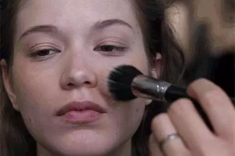 人生的第一刷蜜粉,怎样下手?