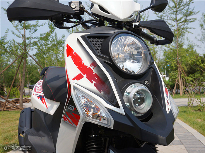 城市通勤利器摩托车,城市穿梭利器的视频