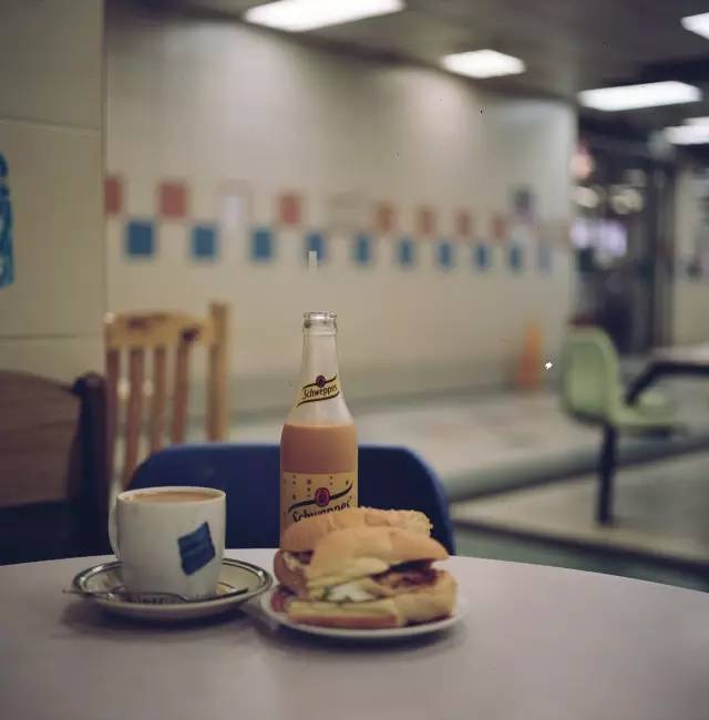 在香港茶餐厅点餐,在香港茶餐厅点什么最好吃