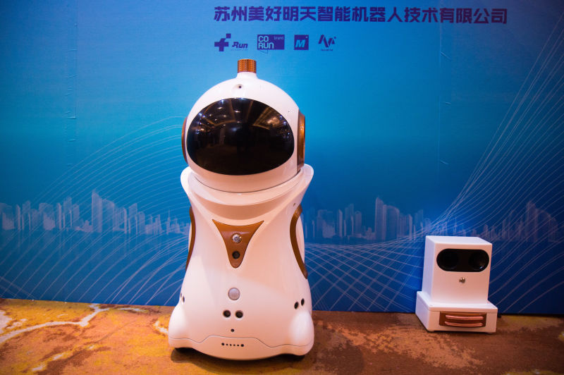 全球首款家庭智能陪护机器人“大智”正式亮相