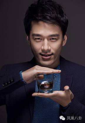 花10万订做西装,收入一半买雪茄!有一种霸道总裁叫做王耀庆