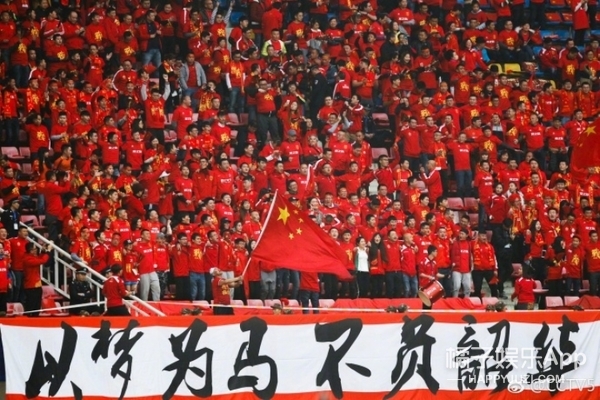 国足夺冠震撼瞬间,国足3比0战胜韩国队比赛首发