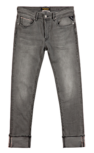 跟着内马尔动起来,内马尔潮装与超模同行到球场