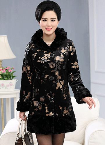 咱就一个妈，快把保暖的衣服送给她！