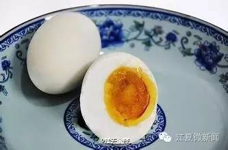 女子被塞进后备箱后续,女子遭男子强塞后备箱