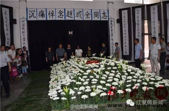 女子被塞进行李箱被救,女子被塞行李箱