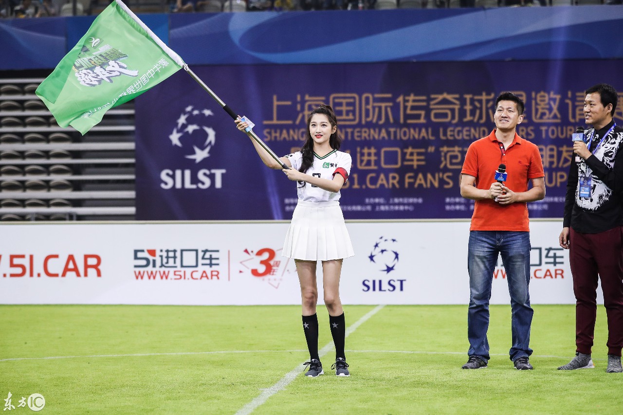 关晓彤足球宝贝助力世界杯,关晓彤踢足球照