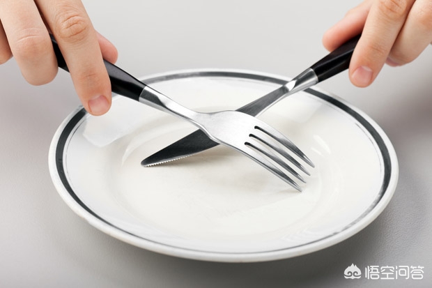 一个人光喝水不吃饭能活多久,不吃饭只喝水能活多久图片