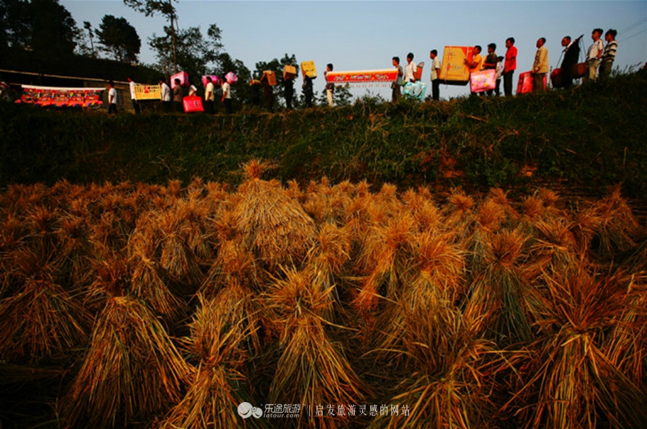 边城的写作视角,光线文字素材