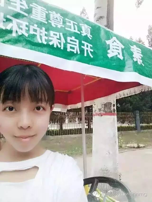 你是我的眼一个盲人女孩,你是我的眼盲人小姑娘