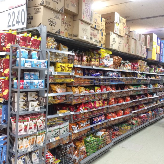 传说中的龙山汗蒸房以及韩国有名的emart大型超市到此一游。