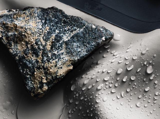 打个屁伞,真·青年就该披上雨衣起来嗨|潮物草坪