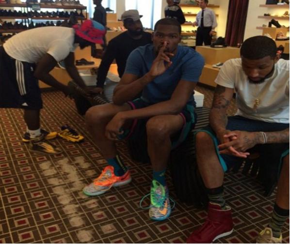 kd签名鞋出到第几代了,你心目中kd最佳球鞋是哪双