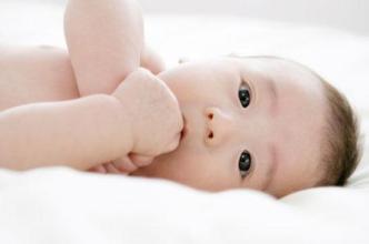 孩子流口水是因为孩子口腔低敏吗,小孩流口水跟说话不清楚有关吗