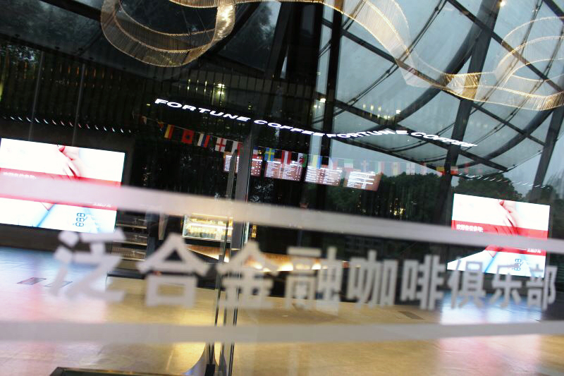 喝一杯几十块钱的咖啡就高人一等,喝一杯咖啡让你精神百倍