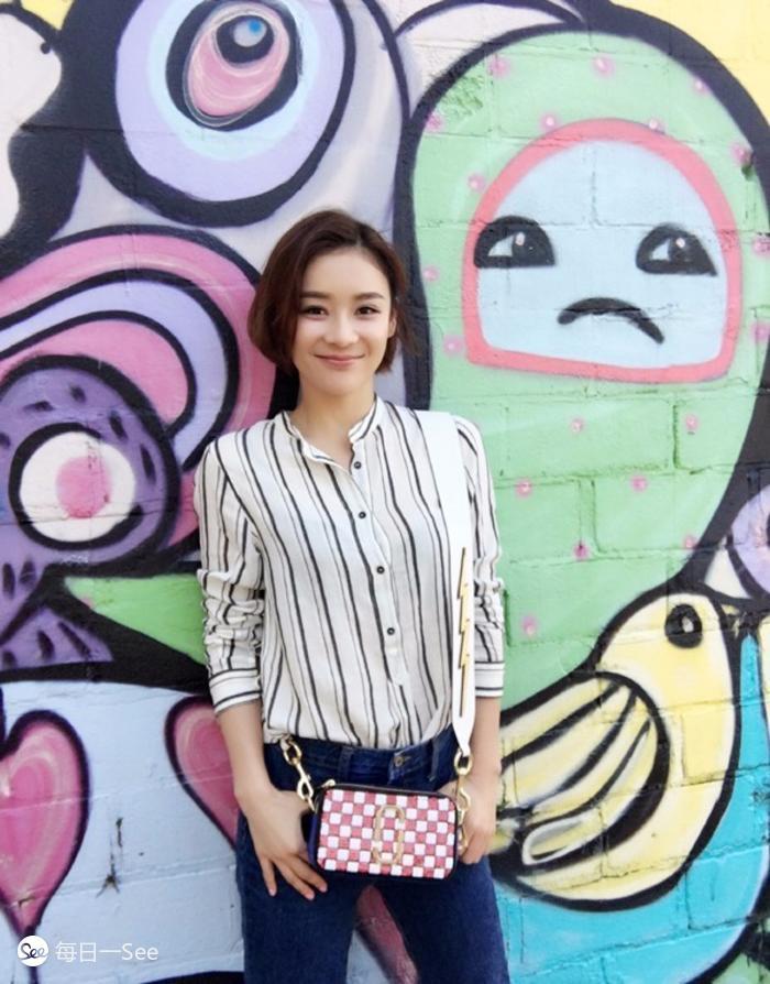 100个值得买的包包品牌,今年很流行宽肩带包包