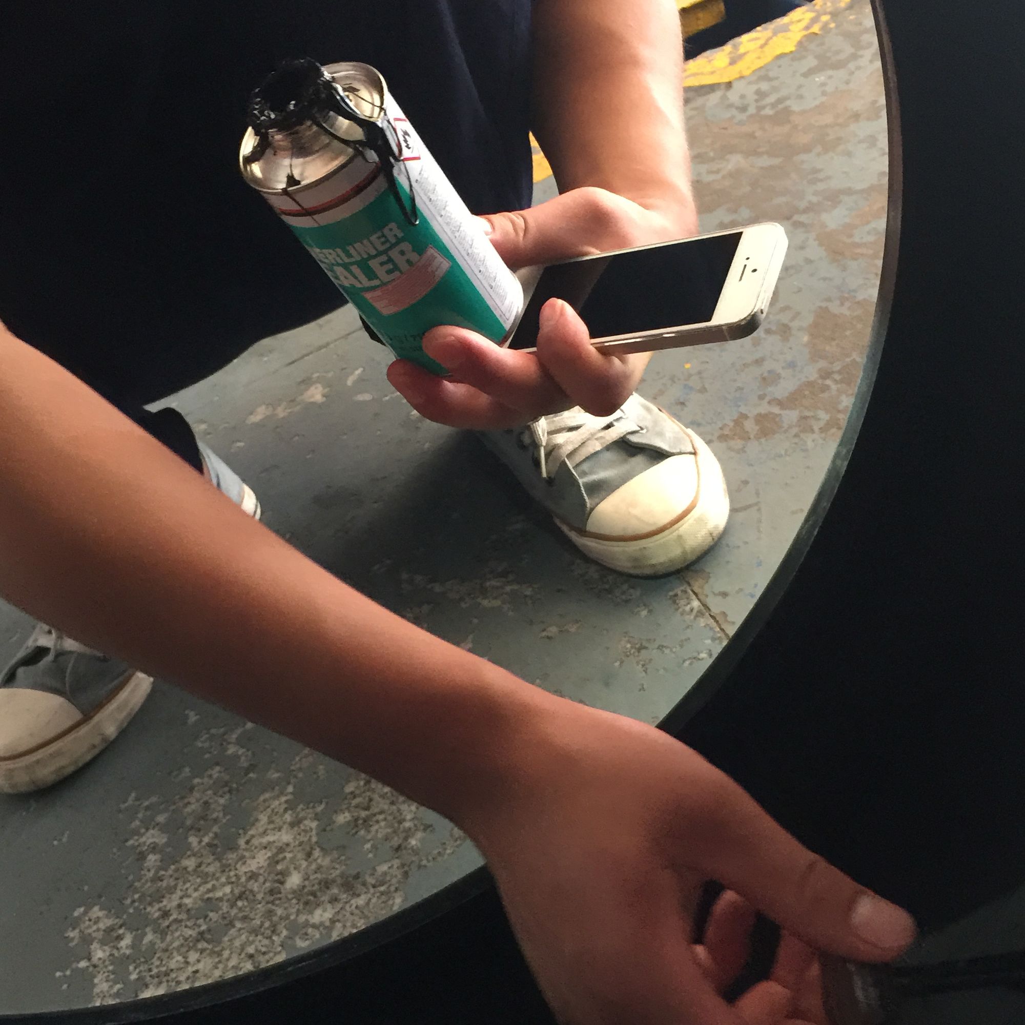 倒霉轮胎扎钉子,倒霉汽车轮胎被扎