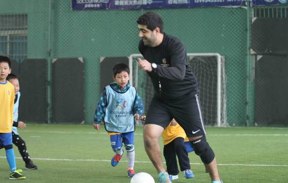 在家熬夜看欧冠图片,在家熬夜看球的视频