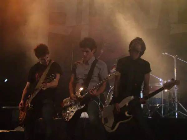 熬夜看足球的视频音乐,熬夜看世界杯球赛有用吗