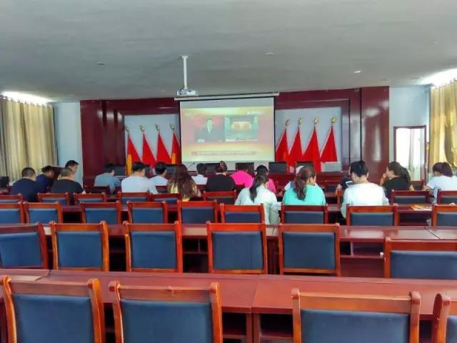 东乌旗各族干部群众收听收看庆祝中国*产党共**成立95周年大会实况